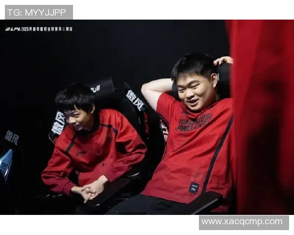 电竞数据赛后复盘FPX与V5对决中的战术意识与团队配合分析